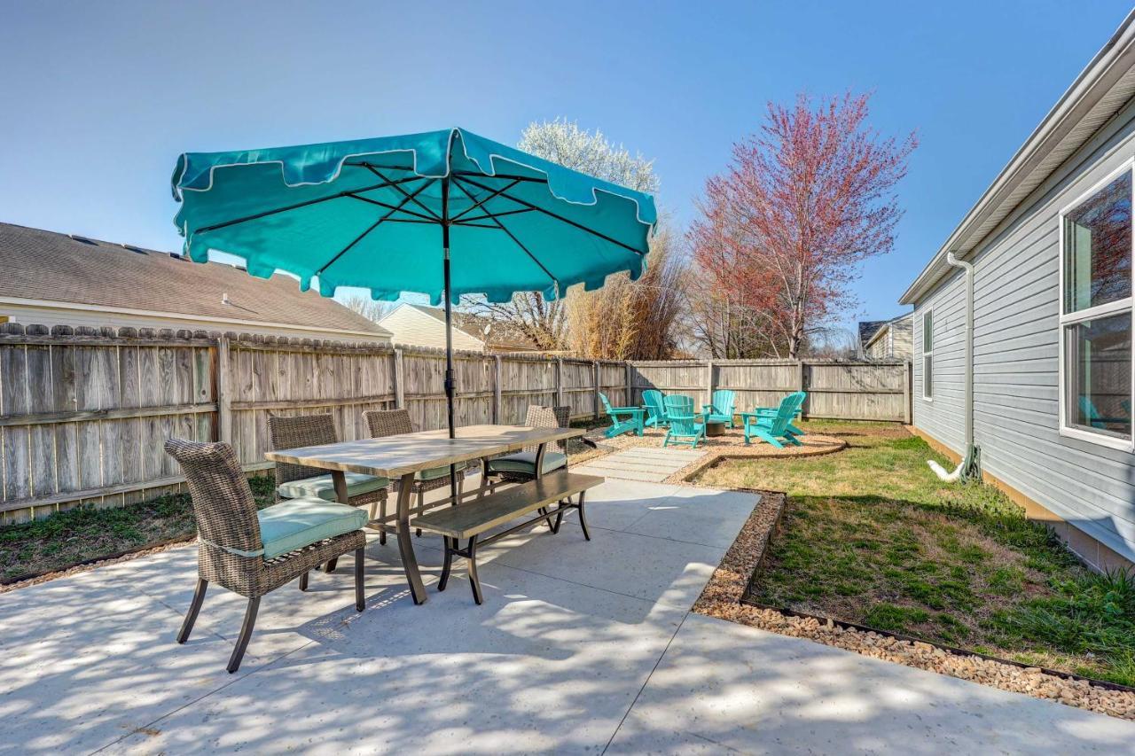 Chic Bentonville Home With Patio And Fire Pit! Экстерьер фото