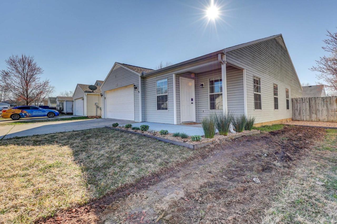 Chic Bentonville Home With Patio And Fire Pit! Экстерьер фото