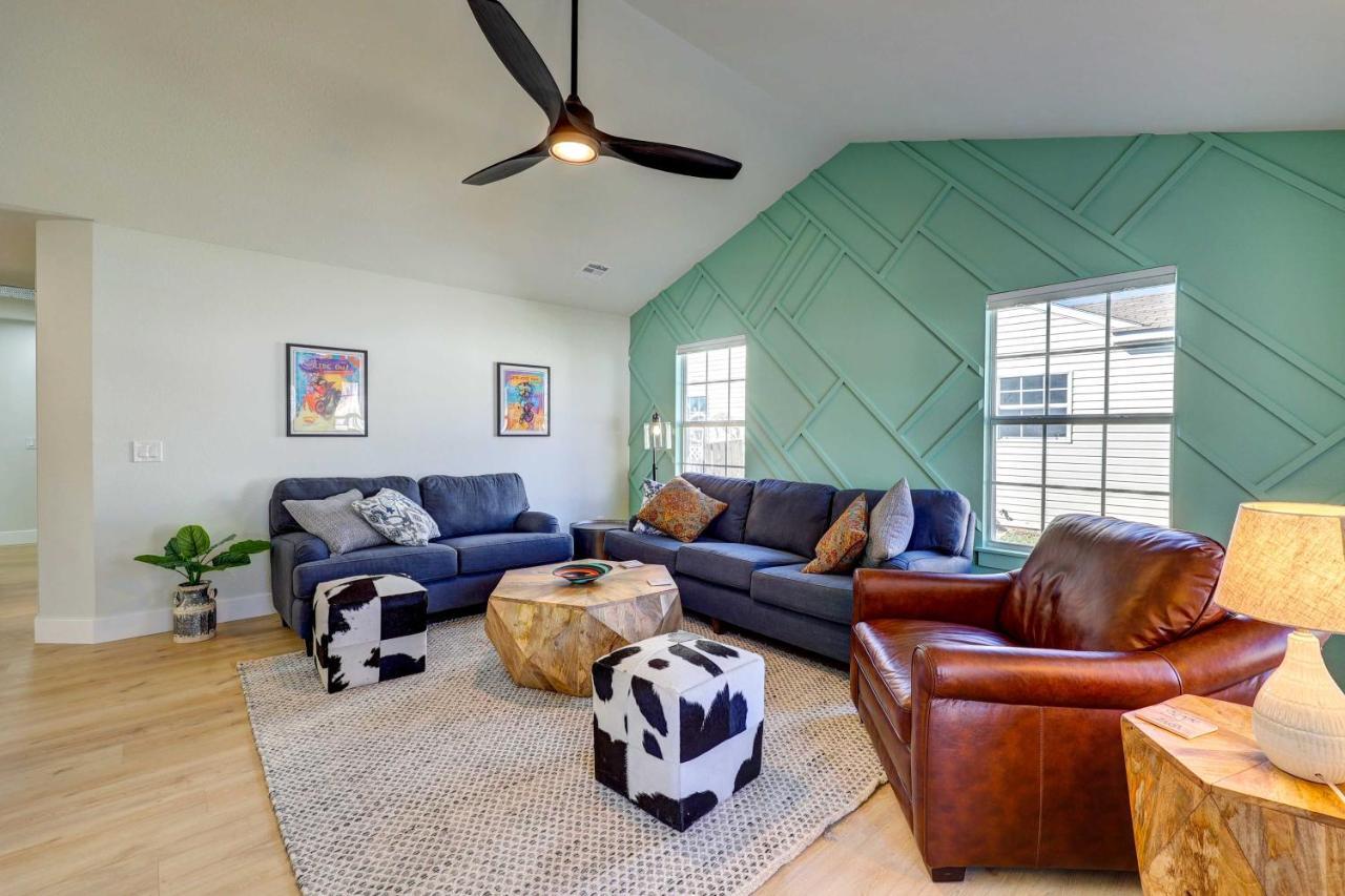 Chic Bentonville Home With Patio And Fire Pit! Экстерьер фото