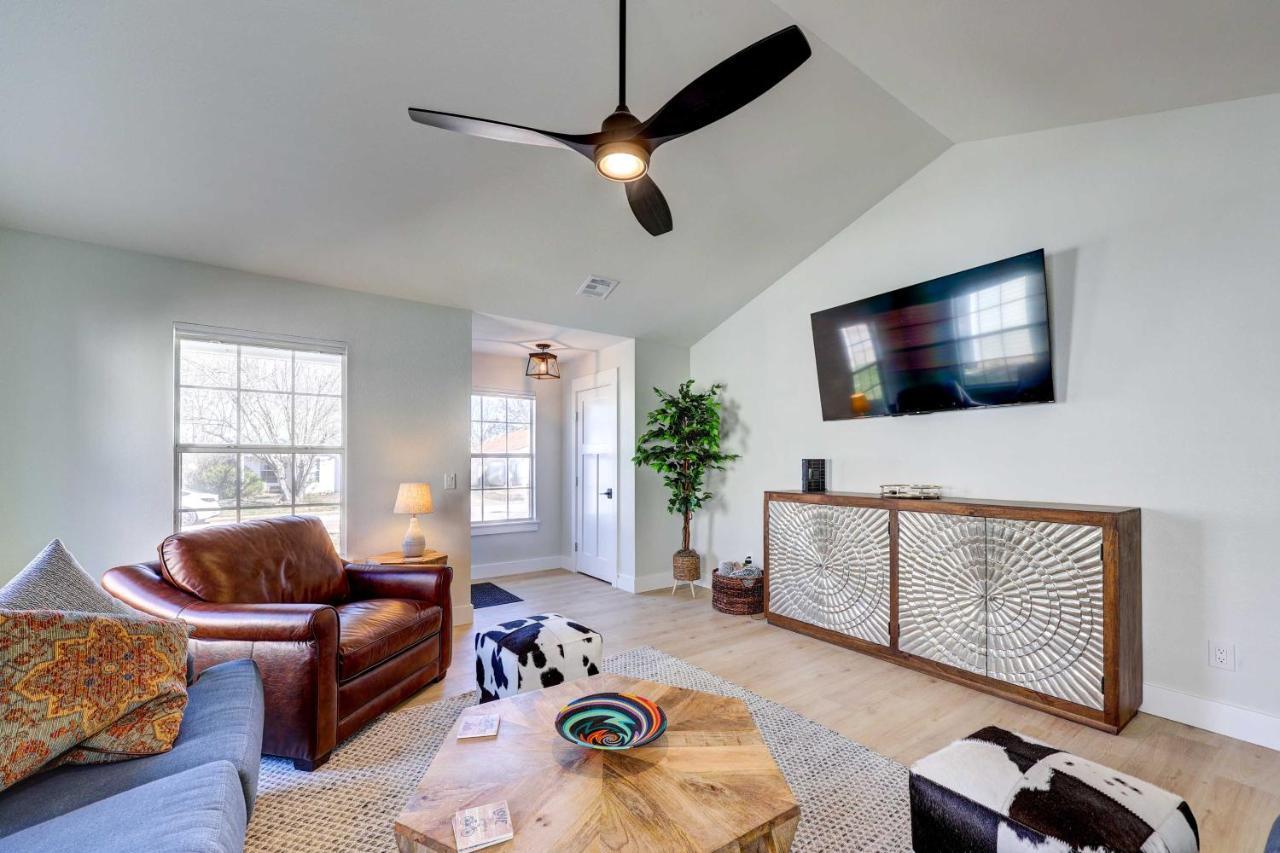 Chic Bentonville Home With Patio And Fire Pit! Экстерьер фото