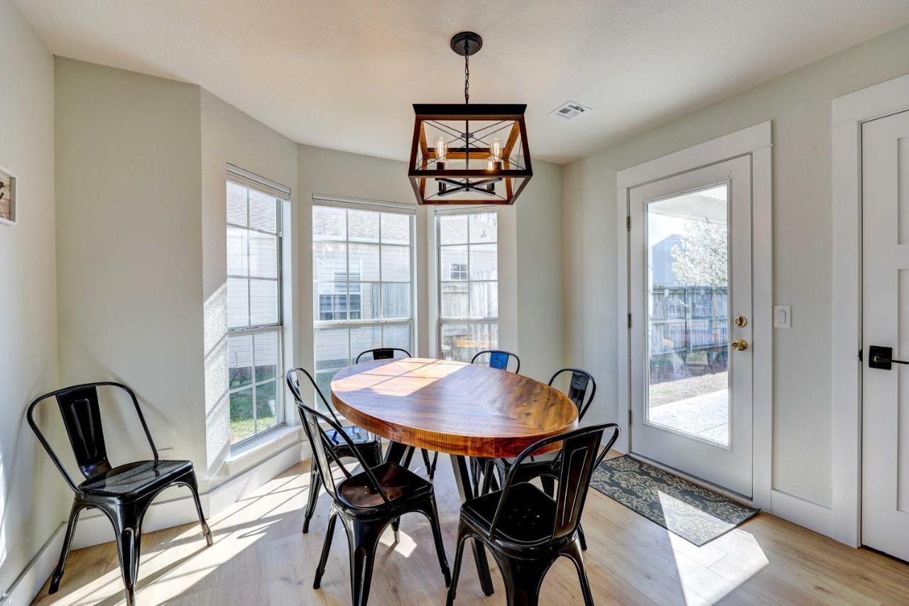 Chic Bentonville Home With Patio And Fire Pit! Экстерьер фото